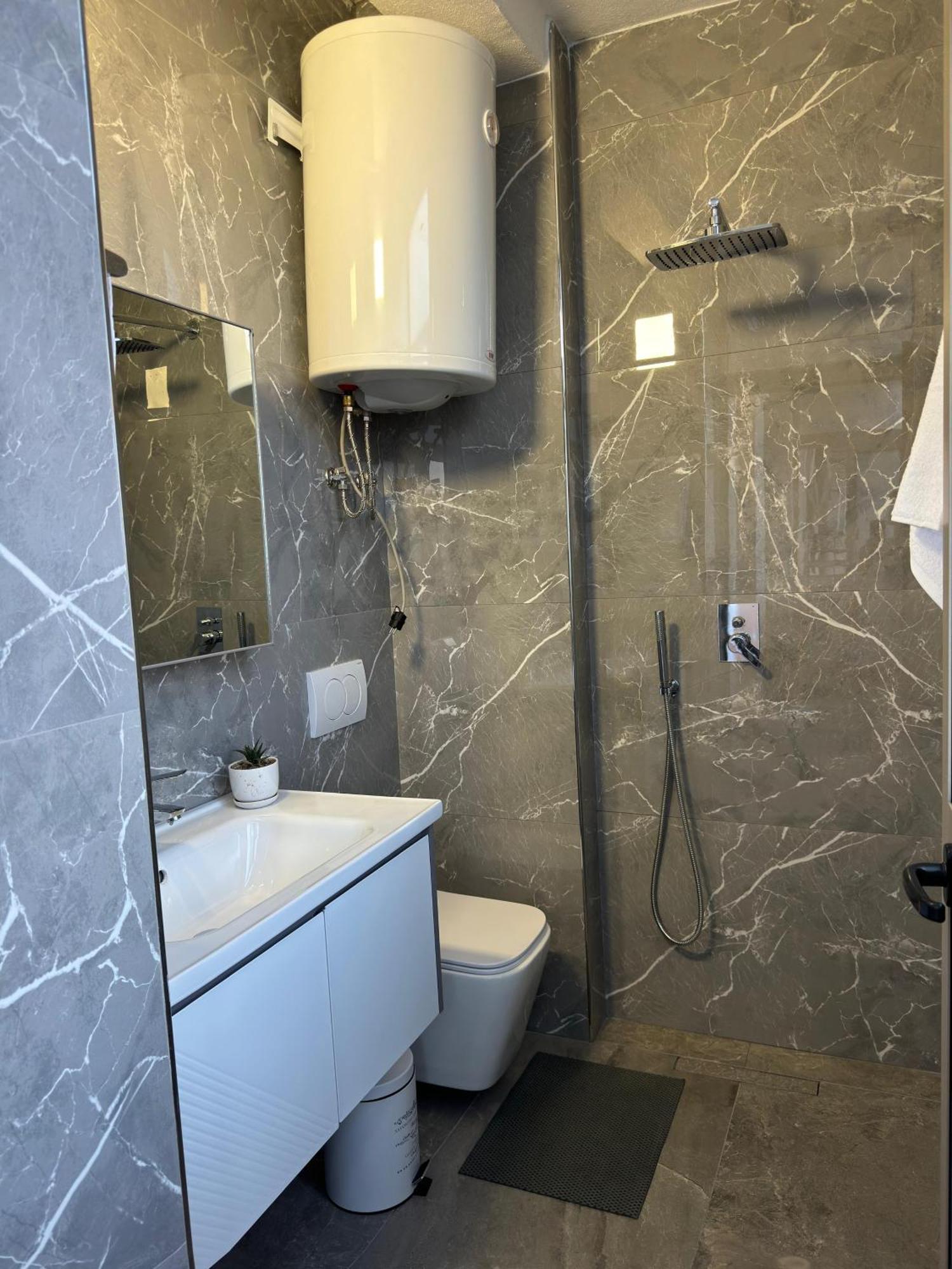 Erli Apartment Shkodër Buitenkant foto